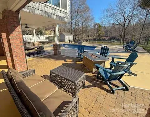 a view of yard with trees