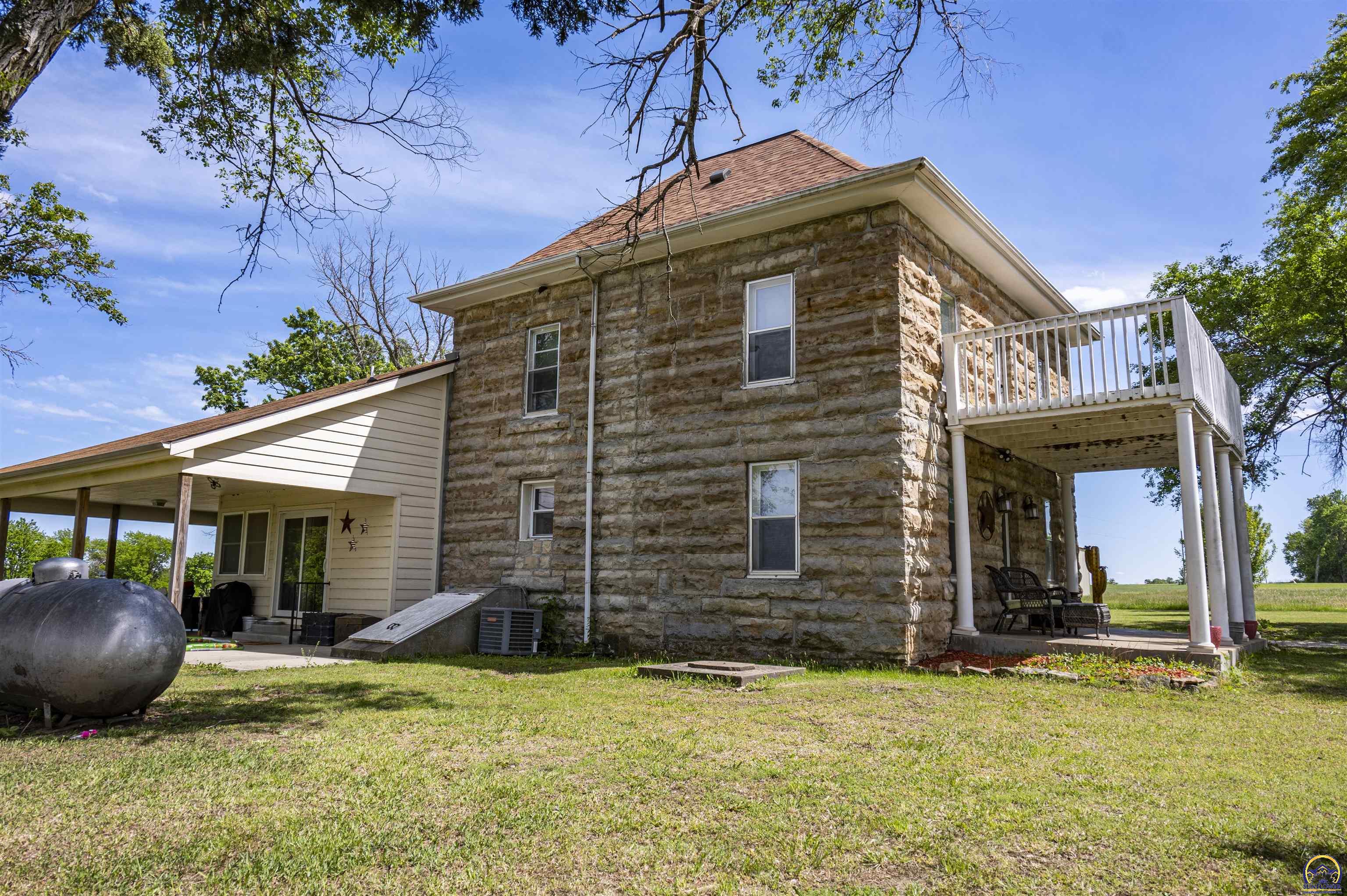 2026 Northwest Douglas Road Topeka, KS 66615 - Photo 8 of 94