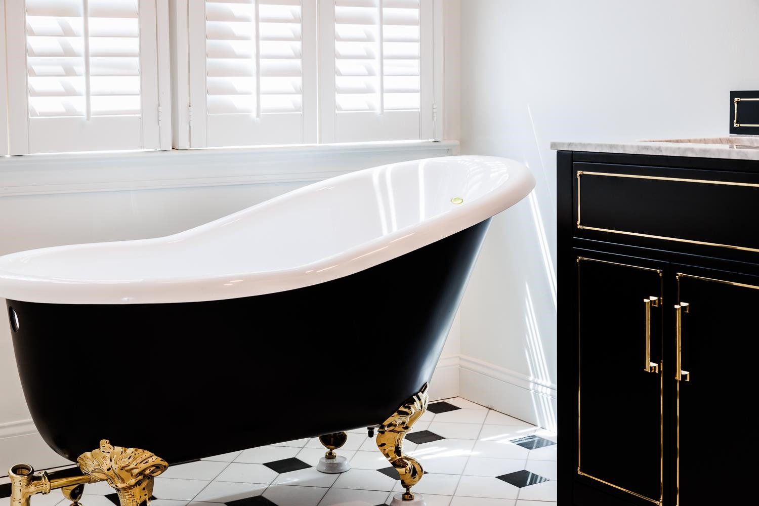 3359 Ridgecrest Court Raleigh, NC 27607 - Photo 30 of 37 a bathroom with a sink and a bathtub