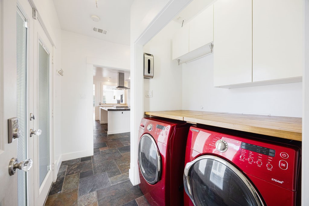 731 Key Street Houston, TX 77009 - Photo 11 of 30 Laundry room conveniently located next to the 2-car garage entrance