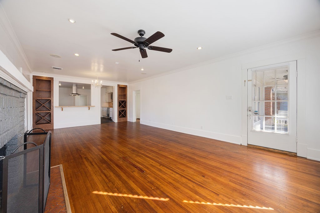 731 Key Street Houston, TX 77009 - Photo 4 of 30 View of the living/family room from a different angle