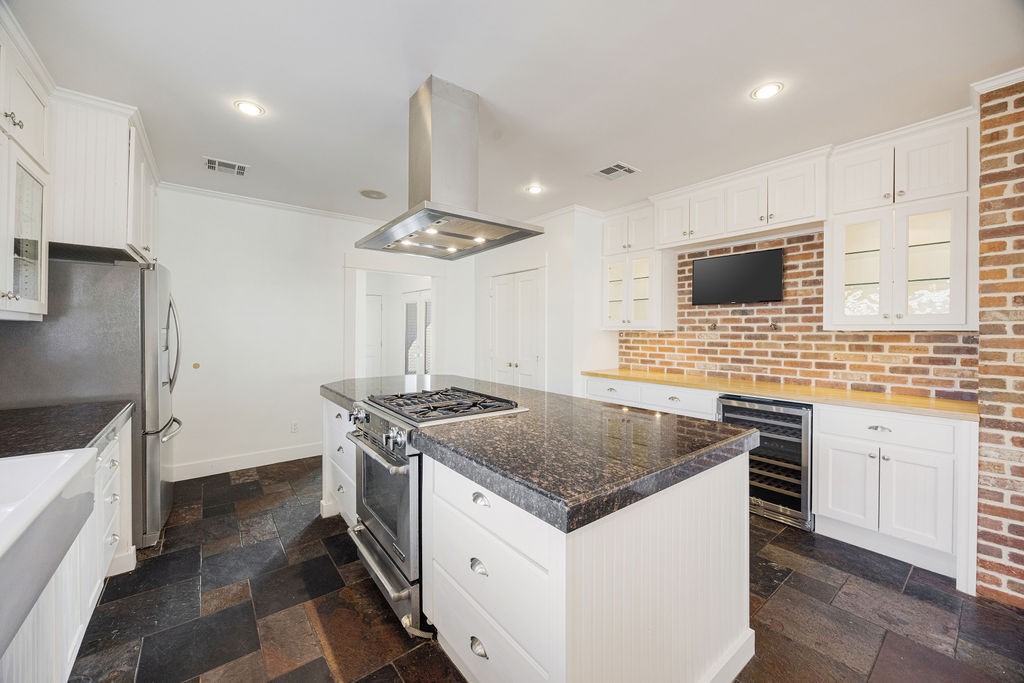 731 Key Street Houston, TX 77009 - Photo 8 of 30 Gorgeous brick wall-bringing warmth, texture and classic Heights charm into the heart of the home