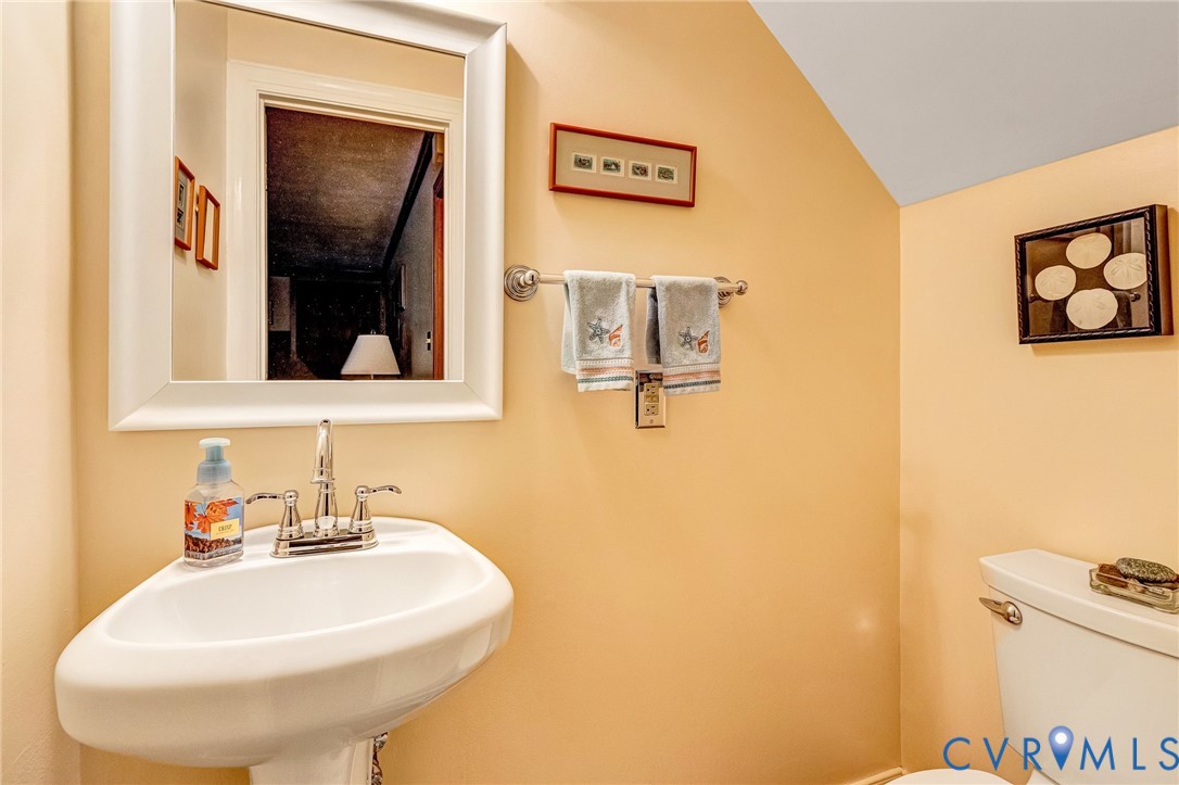 11494 Riveredge Road Doswell, VA 23047 - Photo 14 of 50 Half bath