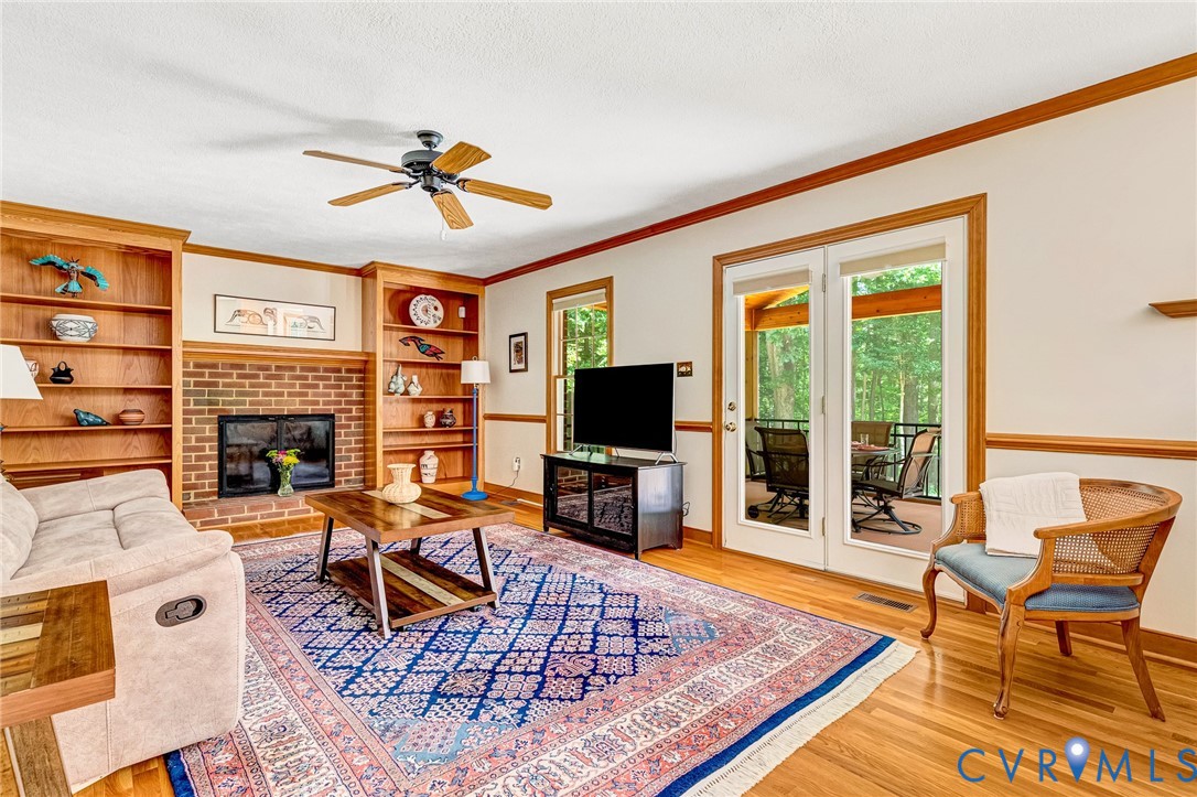 11494 Riveredge Road Doswell, VA 23047 - Photo 5 of 50 Hardwood floors continue throughout 1st floor - do