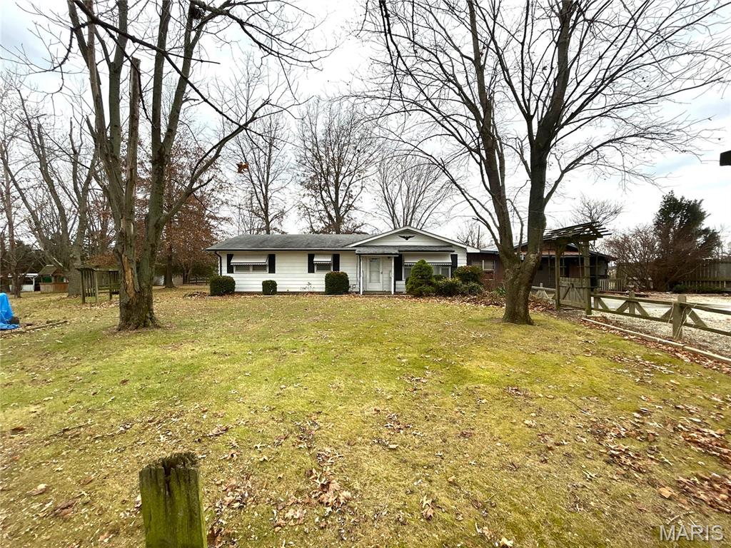 214 Highway 67 Carrollton, IL 62016 - Photo 11 of 25