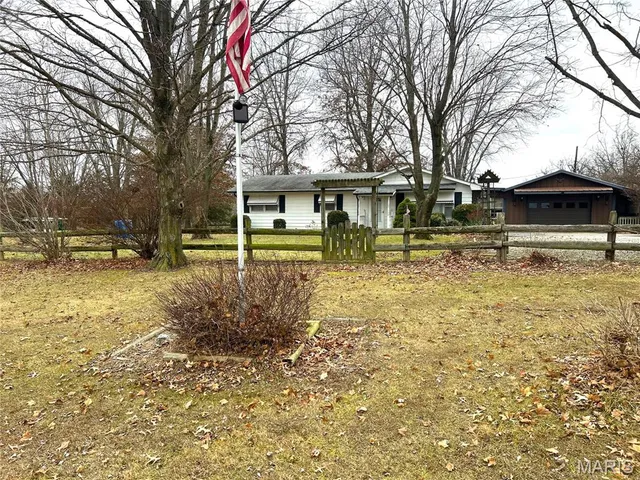 $199,000 | 214 Highway 67, Carrollton, IL 62016