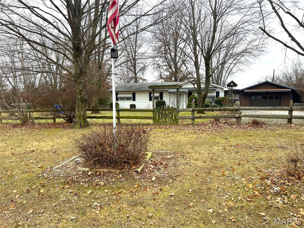 214 Highway 67 Carrollton, IL 62016 - Photo 2 of 25