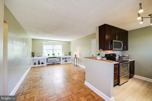 a view of livingroom with washer and dryer