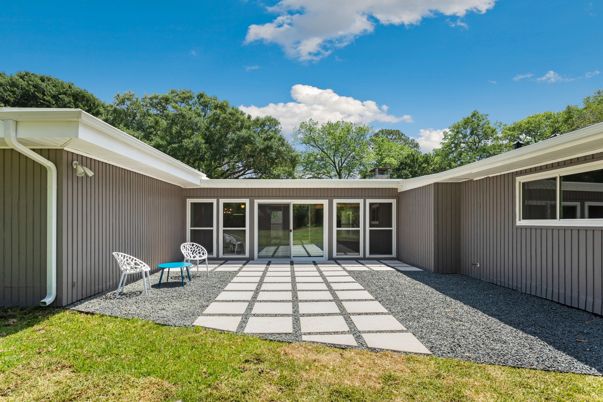 9106 Bonhomme Road Houston, TX 77074 - Photo 2 of 35 View of backyard