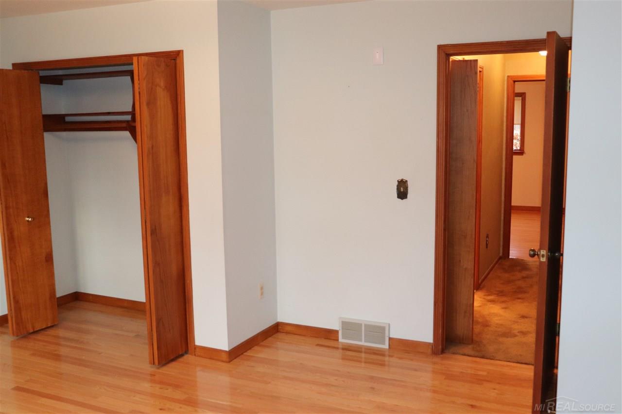 61560 Romeo Plank Road Ray, MI 48096 - Photo 31 of 46