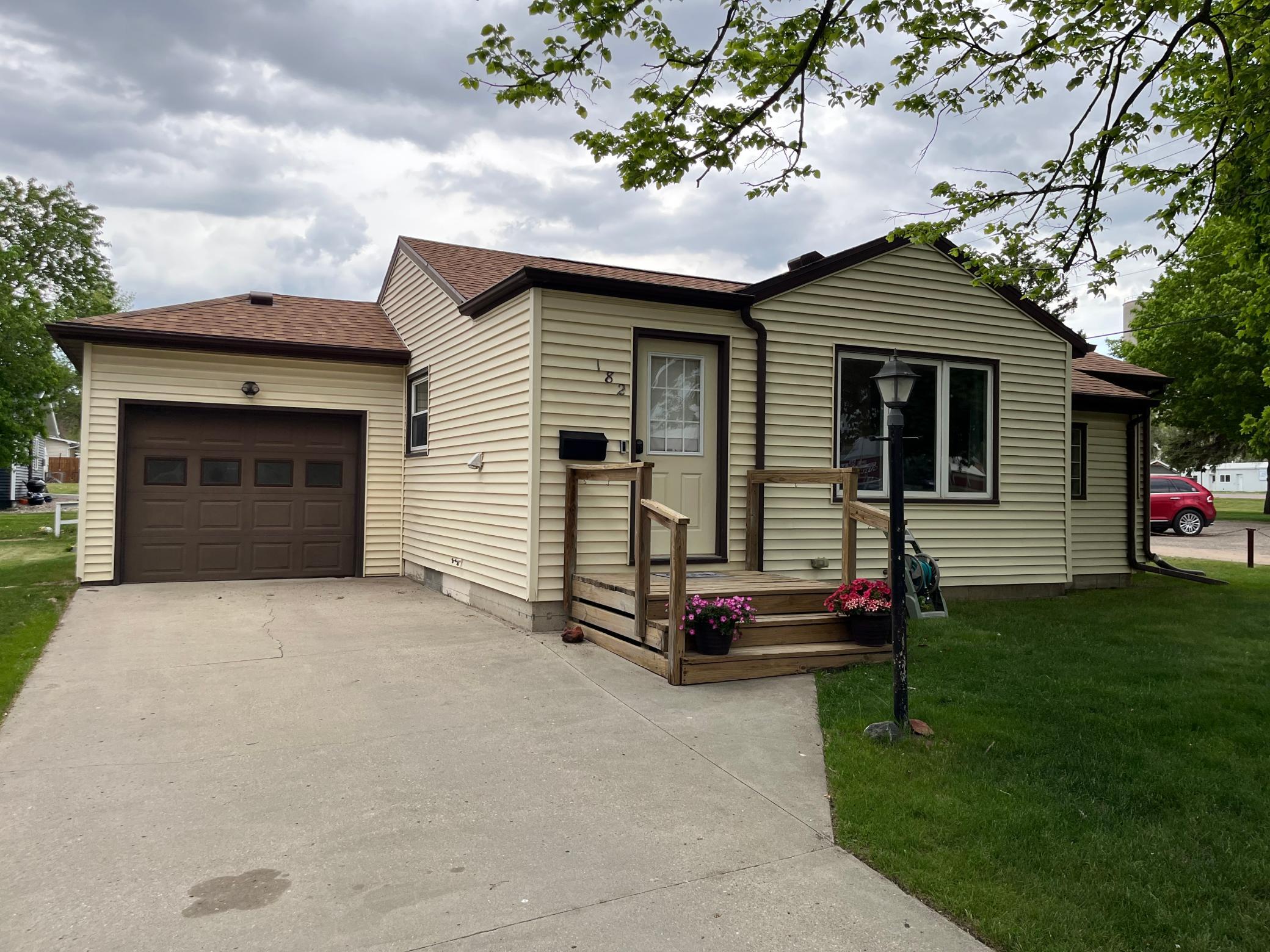 182 14th Street Windom, MN 56101 - Photo 1 of 32