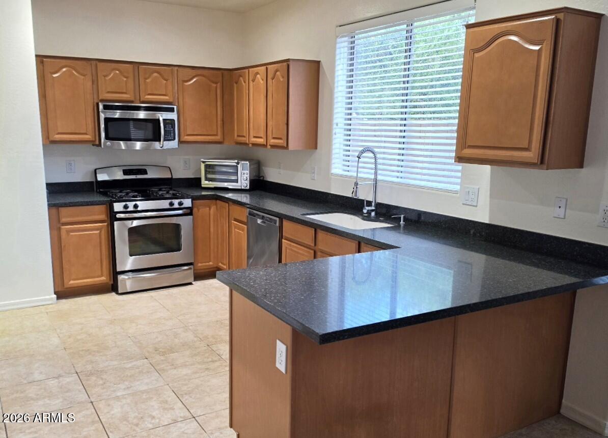 2409 West Beverly Rd. Phoenix, AZ 85041 - Photo 7 of 31 9