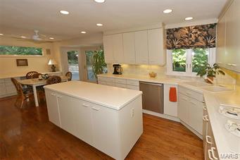 12849 Huntercreek Road St. Louis, MO 63131 - Photo 6 of 28 Gallery Image 6