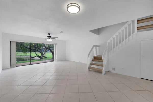 $289,900 | 4718 Northwest 82nd Avenue, Unit 1706, Lauderhill, FL 33351