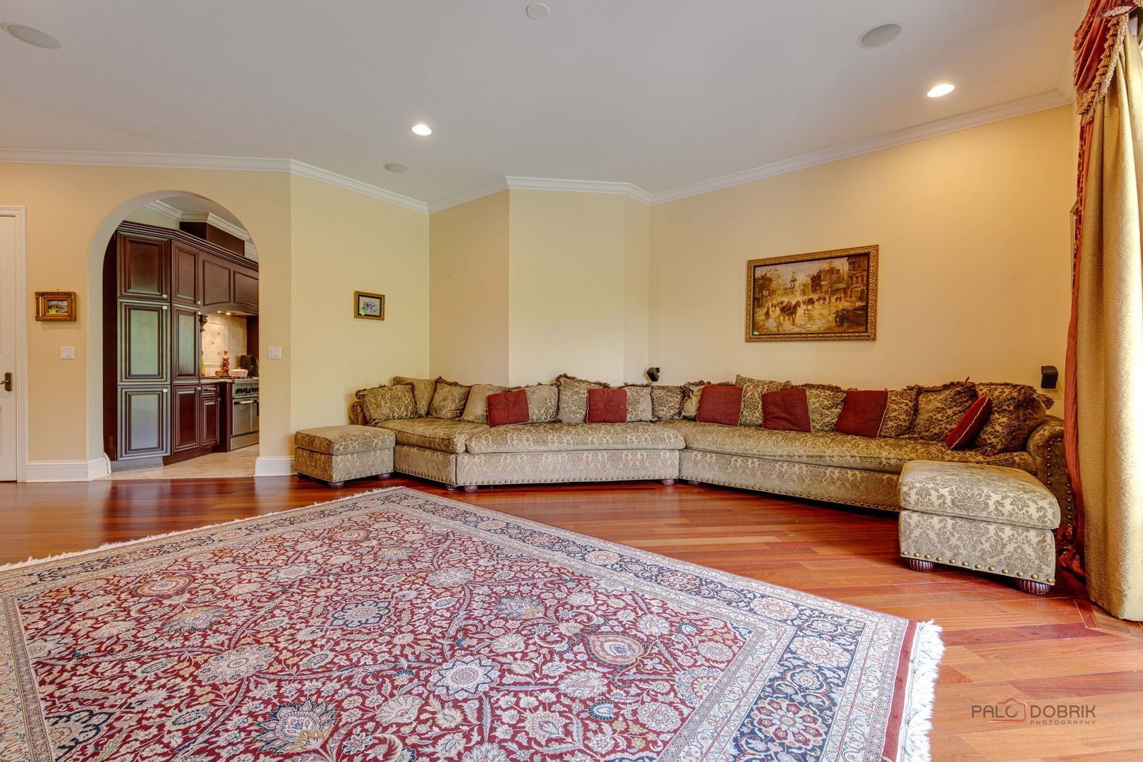 300 Red Oak Road Northbrook, IL 60062 - Photo 12 of 40 a living room with furniture and a rug