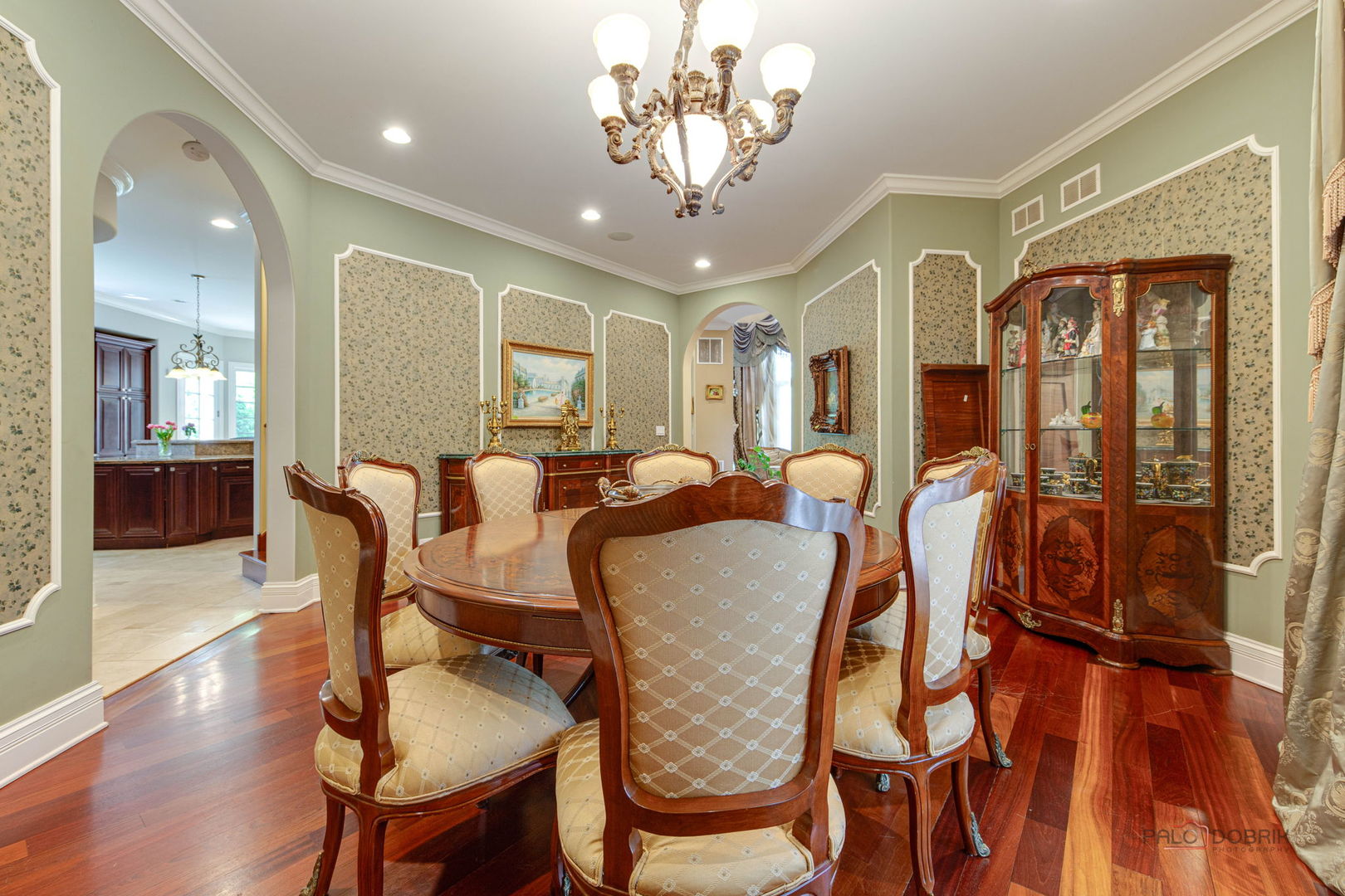 300 Red Oak Road Northbrook, IL 60062 - Photo 14 of 40 a view of a dining room with furniture and wooden floor