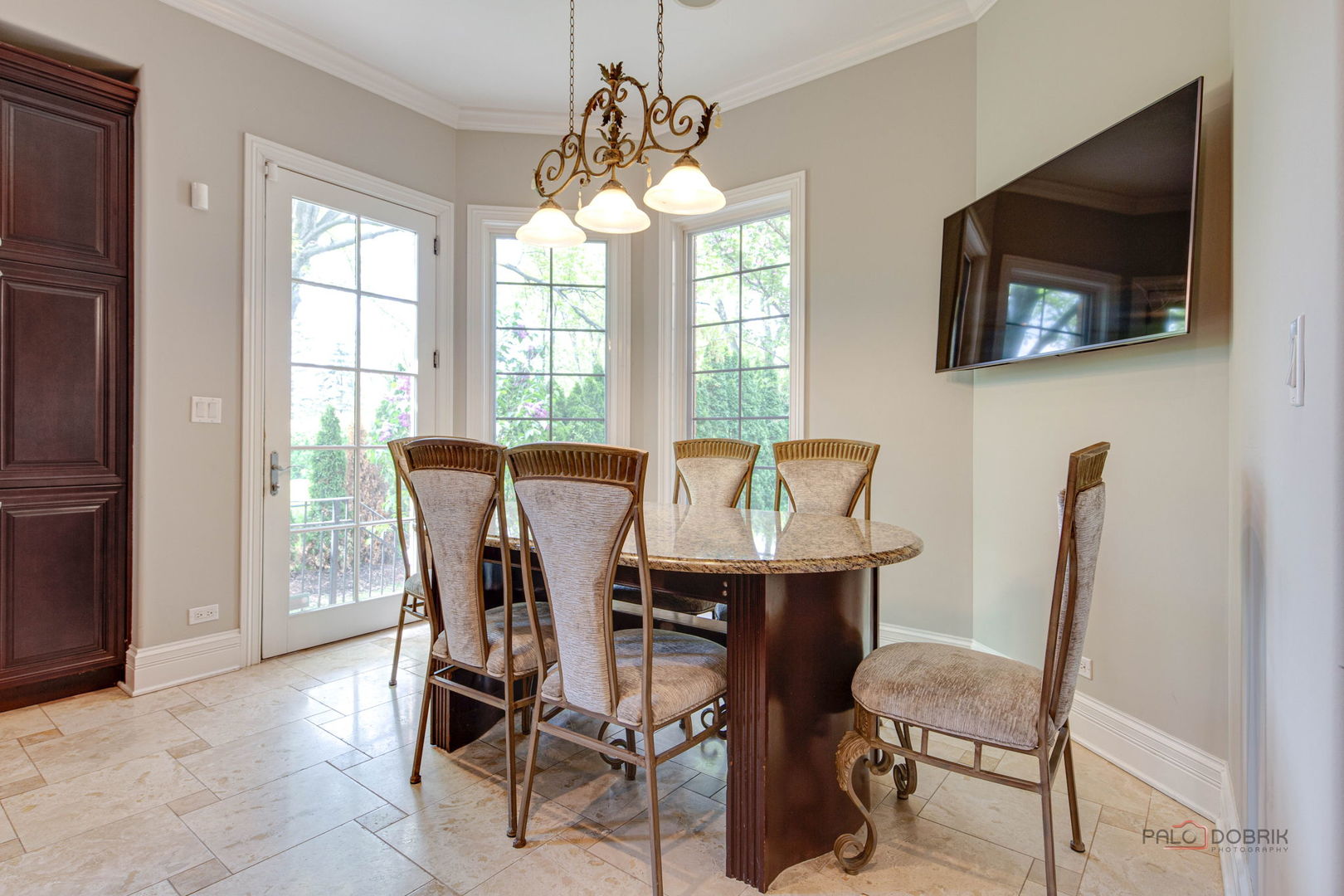 300 Red Oak Road Northbrook, IL 60062 - Photo 19 of 40 a view of a dining room with furniture window and outside view