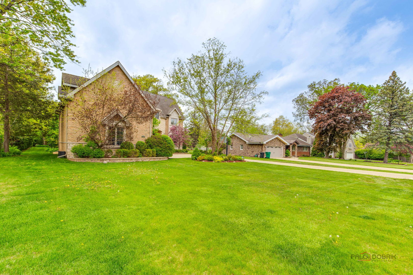300 Red Oak Road Northbrook, IL 60062 - Photo 2 of 40 a view of outdoor space and yard