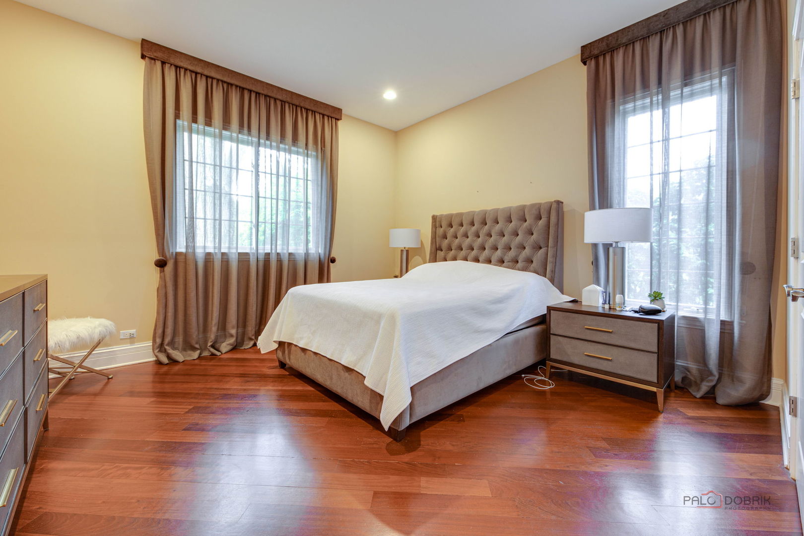 300 Red Oak Road Northbrook, IL 60062 - Photo 21 of 40 a bed sitting in a spacious bedroom next to a window
