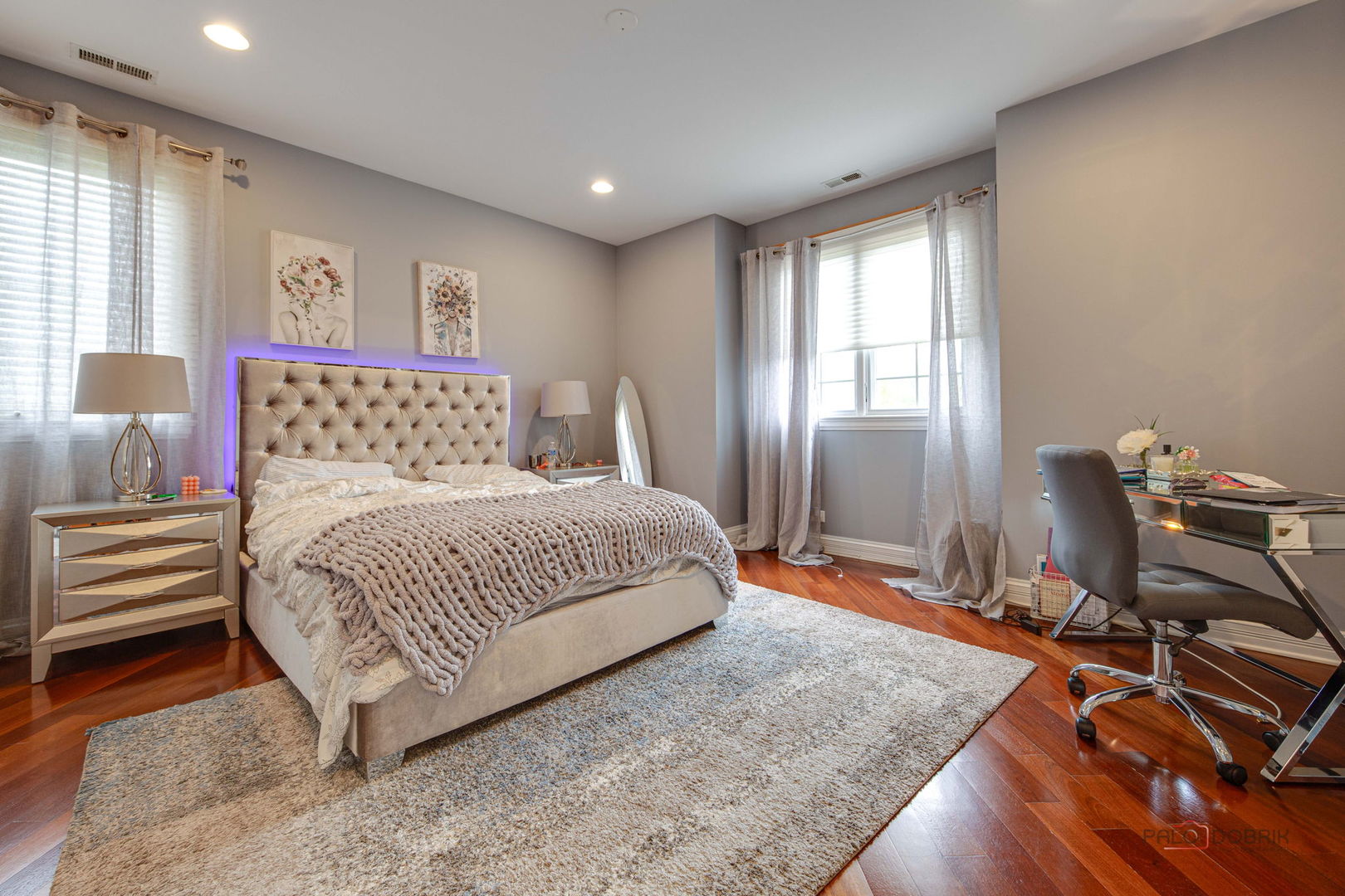 300 Red Oak Road Northbrook, IL 60062 - Photo 25 of 40 a bedroom with a bed and wooden floor