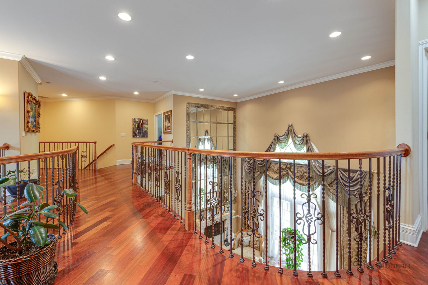 300 Red Oak Road Northbrook, IL 60062 - Photo 26 of 40 a view of a hallway with wooden floor