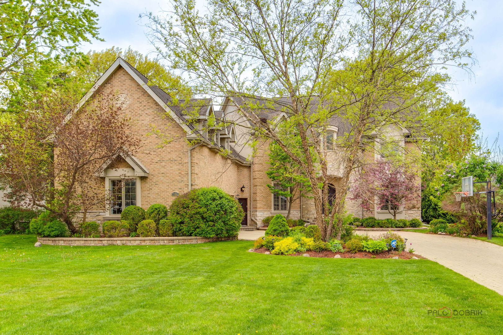 300 Red Oak Road Northbrook, IL 60062 - Photo 3 of 40 a front view of a house with a yard and trees