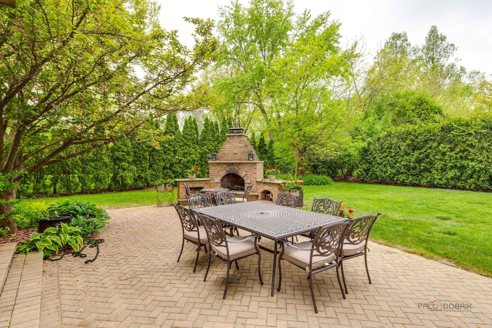 300 Red Oak Road Northbrook, IL 60062 - Photo 38 of 40 a view of a patio with a table and chairs in patio