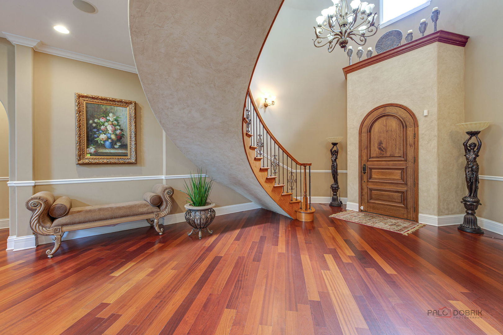 300 Red Oak Road Northbrook, IL 60062 - Photo 5 of 40 a living room with furniture and wooden floor
