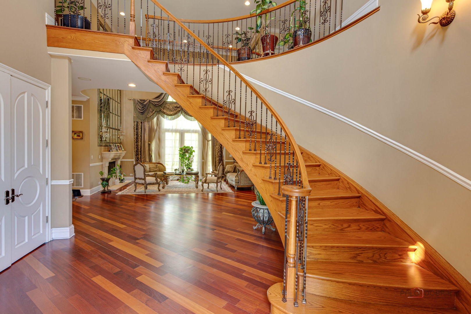 300 Red Oak Road Northbrook, IL 60062 - Photo 6 of 40 a view of entryway and hall with wooden floor