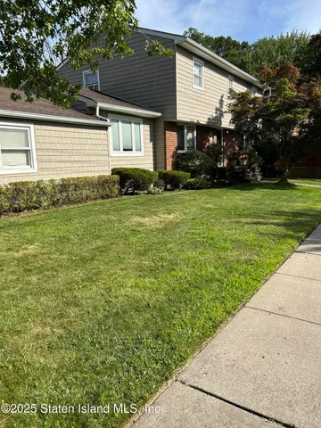 $1,290,000 | 116 Browning Avenue | Todt Hill