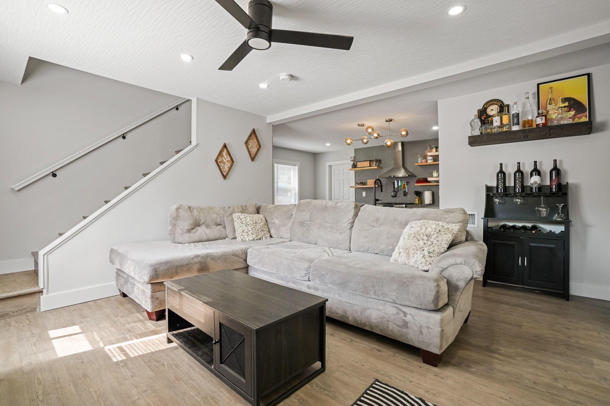 3071 Karl Road Columbus, OH 43224 - Photo 4 of 22 Family Room