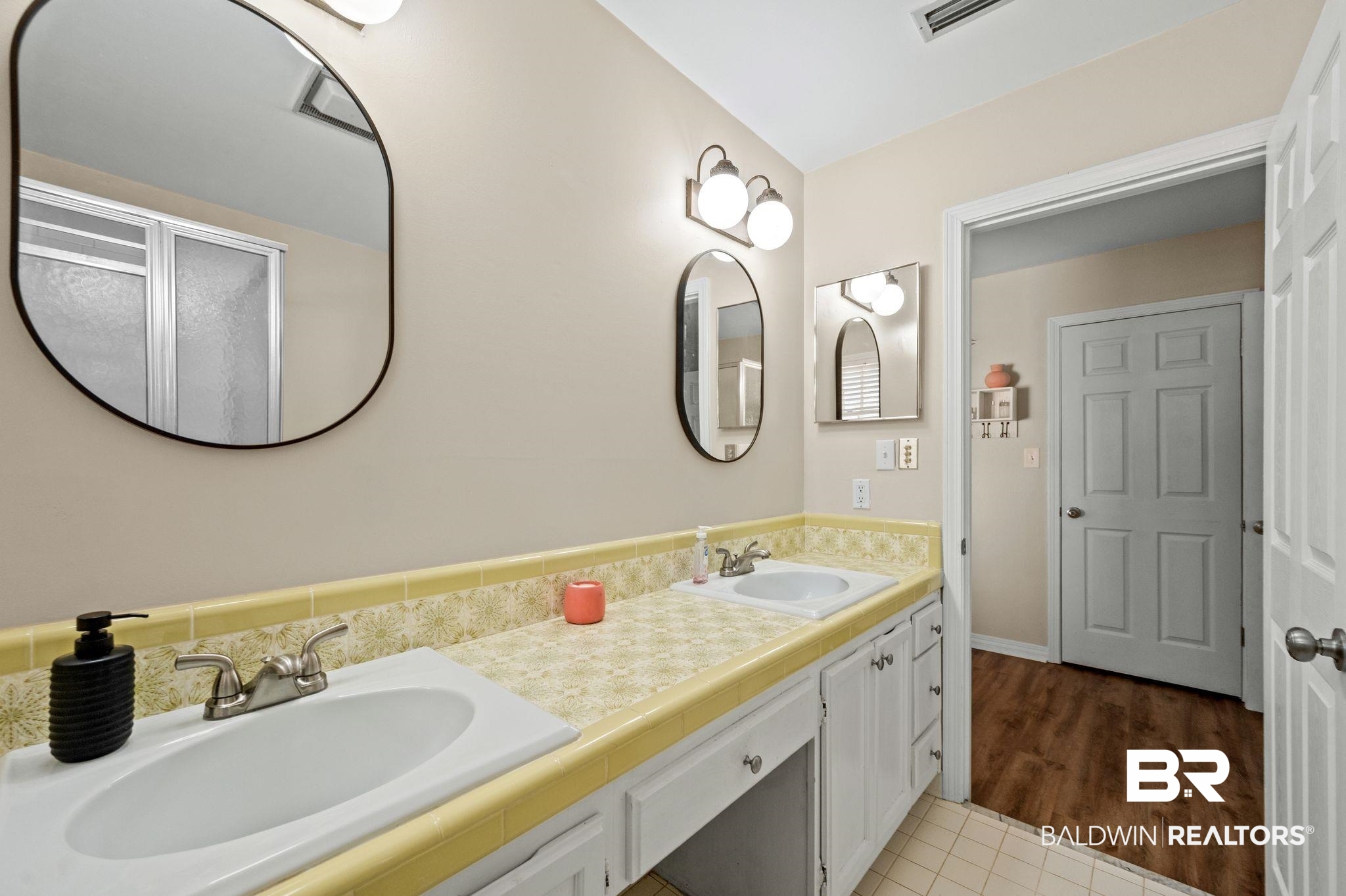 110 Ferncliff Circle Daphne, AL 36526 - Photo 28 of 40 Bathroom with double vanity