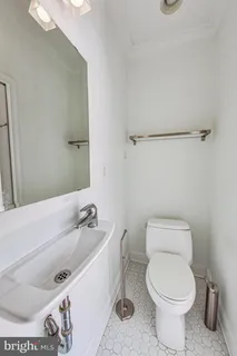 $1,125,000 | 524 10th Street Southeast, Washington, DC 20003