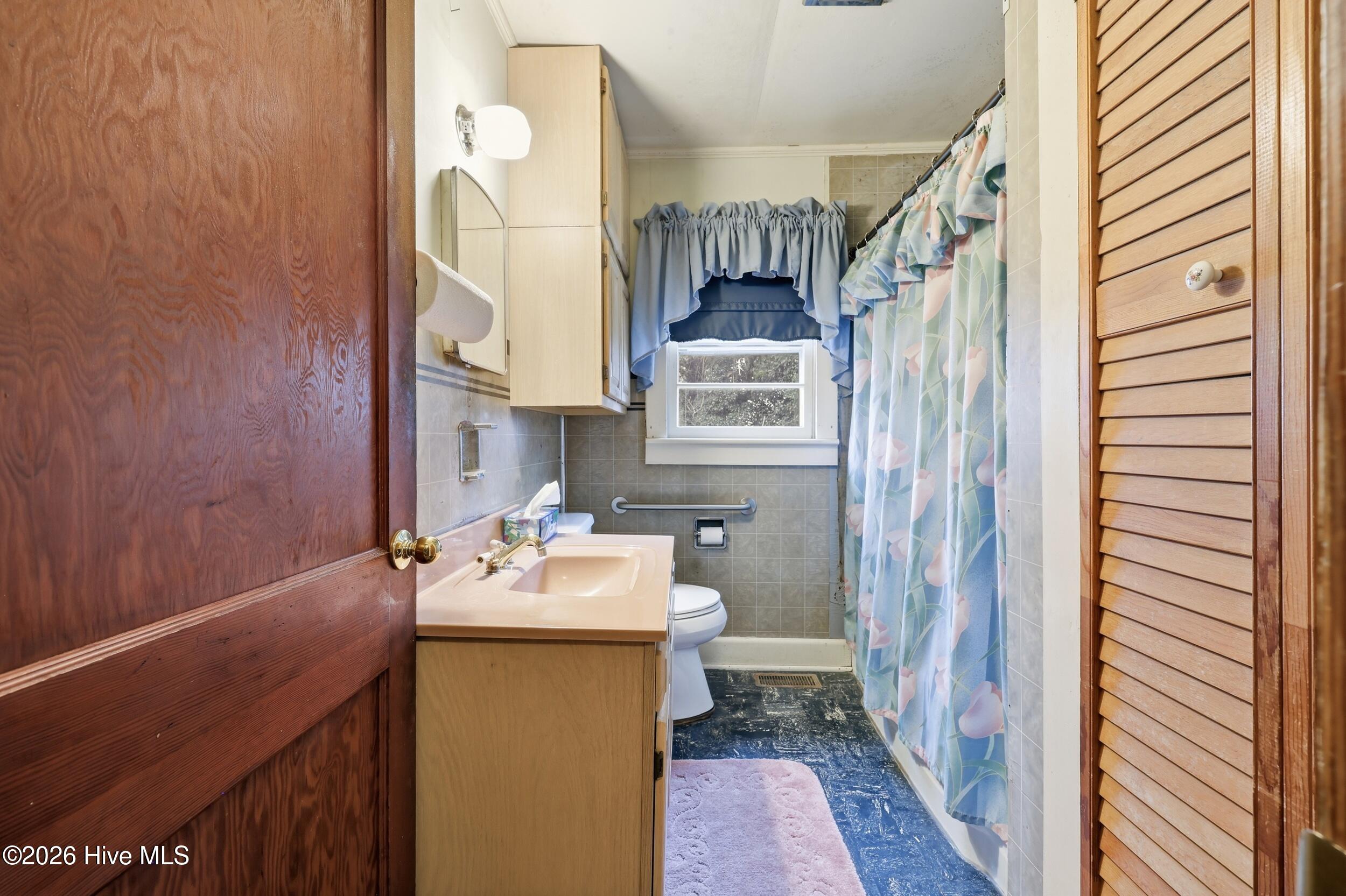 2407 Peartree Road Elizabeth City, NC 27909 - Photo 14 of 34 2407 Peartree Road bathroom with tub sho