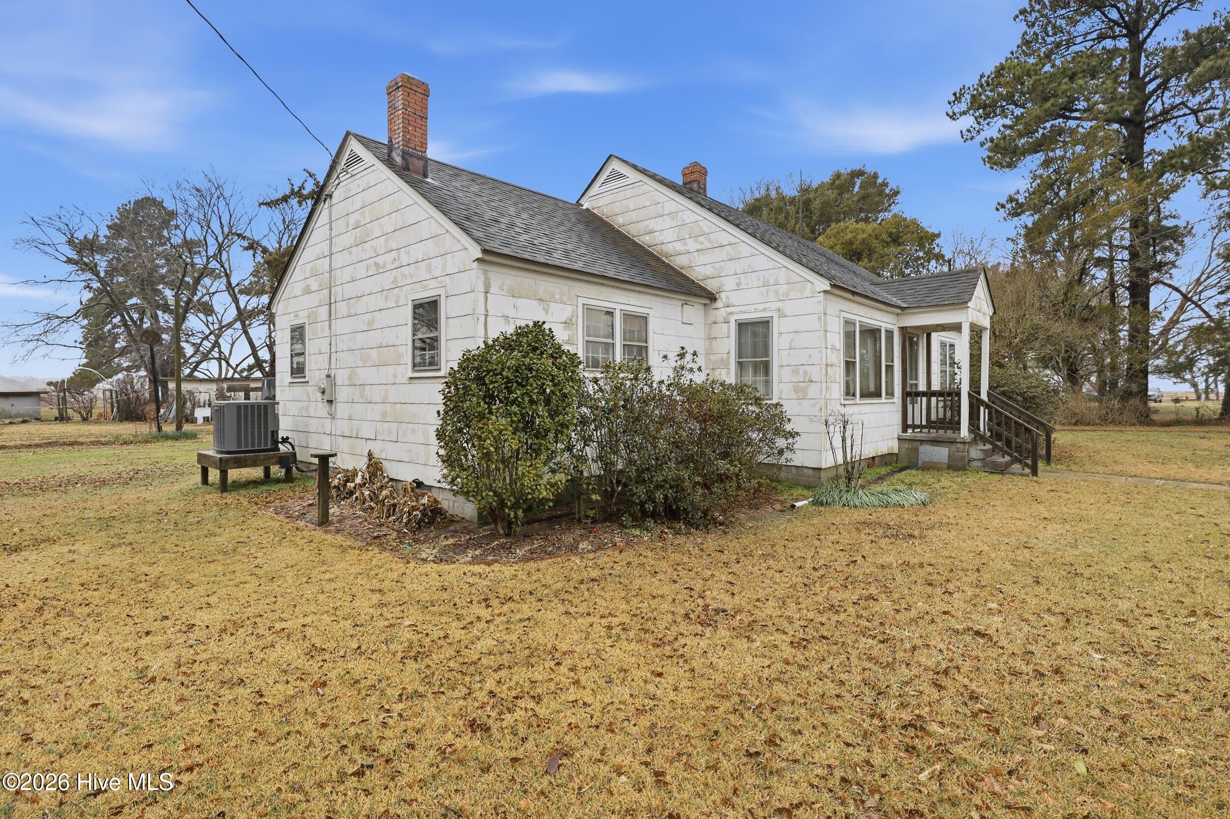 2407 Peartree Road Elizabeth City, NC 27909 - Photo 25 of 34 2407 Peartree Road angled left view