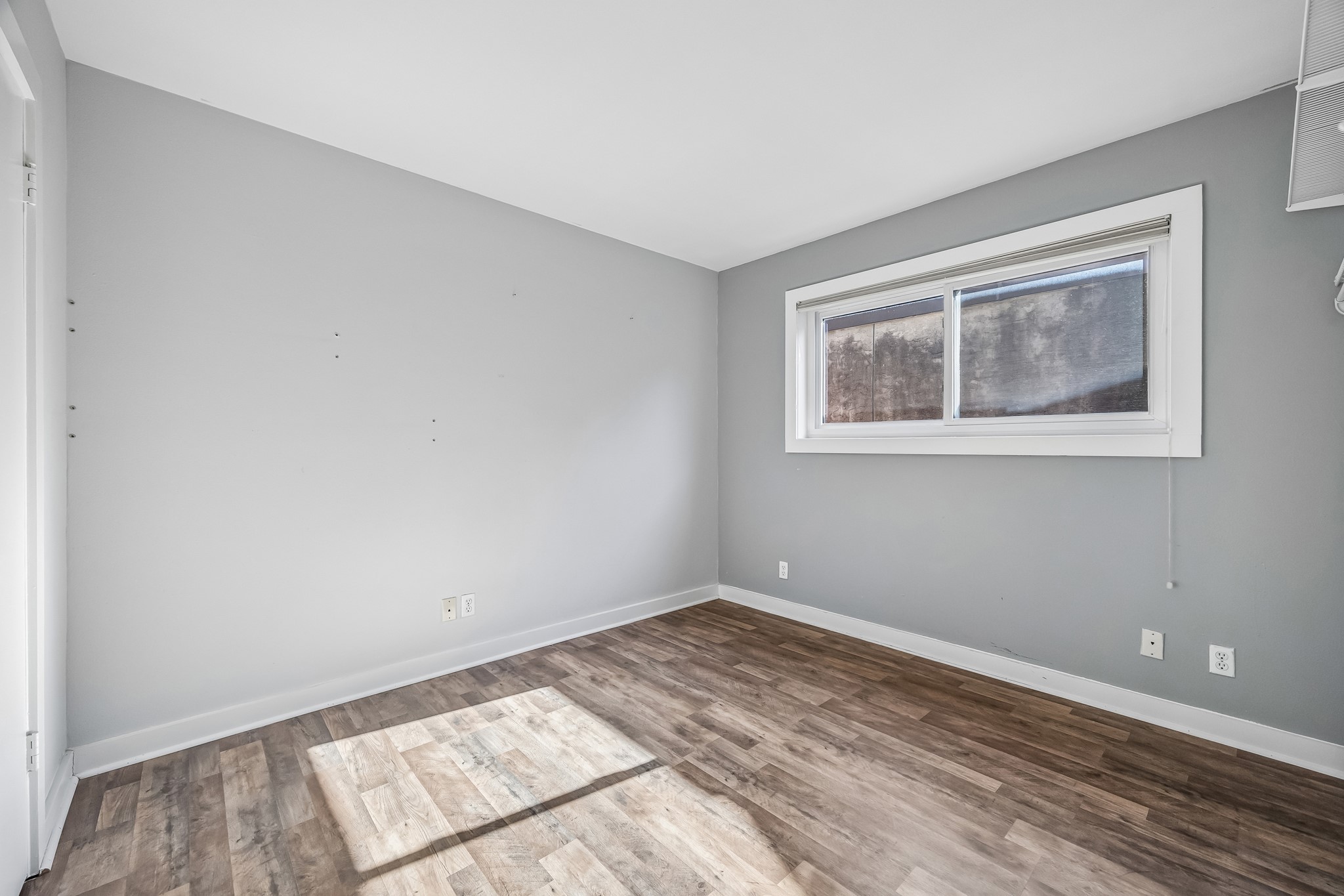 1205 Autrey Street, Unit 4 Houston, TX 77006 - Photo 7 of 11 One of the 2 upstairs bedrooms.