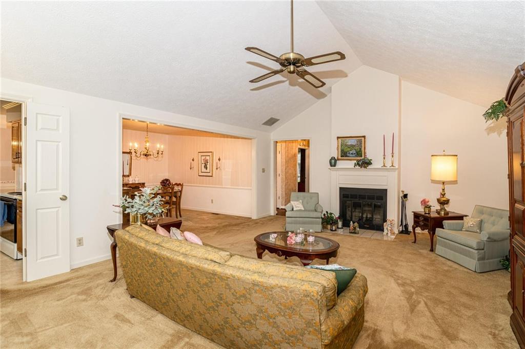 12564 Brompton Road Carmel, IN 46033 - Photo 6 of 28 Gallery Image 6