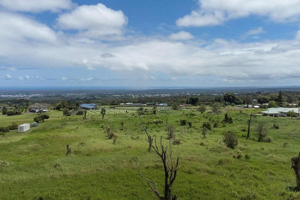 4 Lot Hilo, HI 96720 - Photo 6 of 11 a view of a city with lots of trees