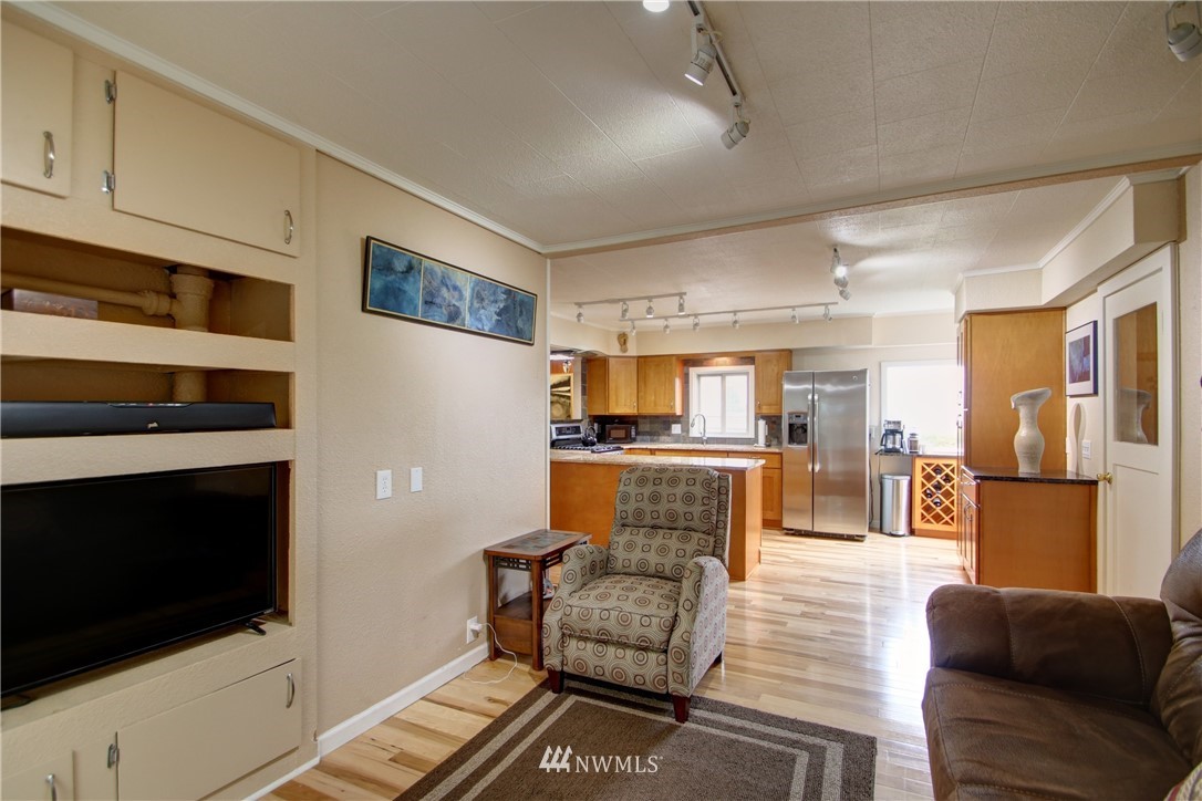 803 38th Street Anacortes, WA 98221 - Photo 14 of 25 Gallery Image 14
