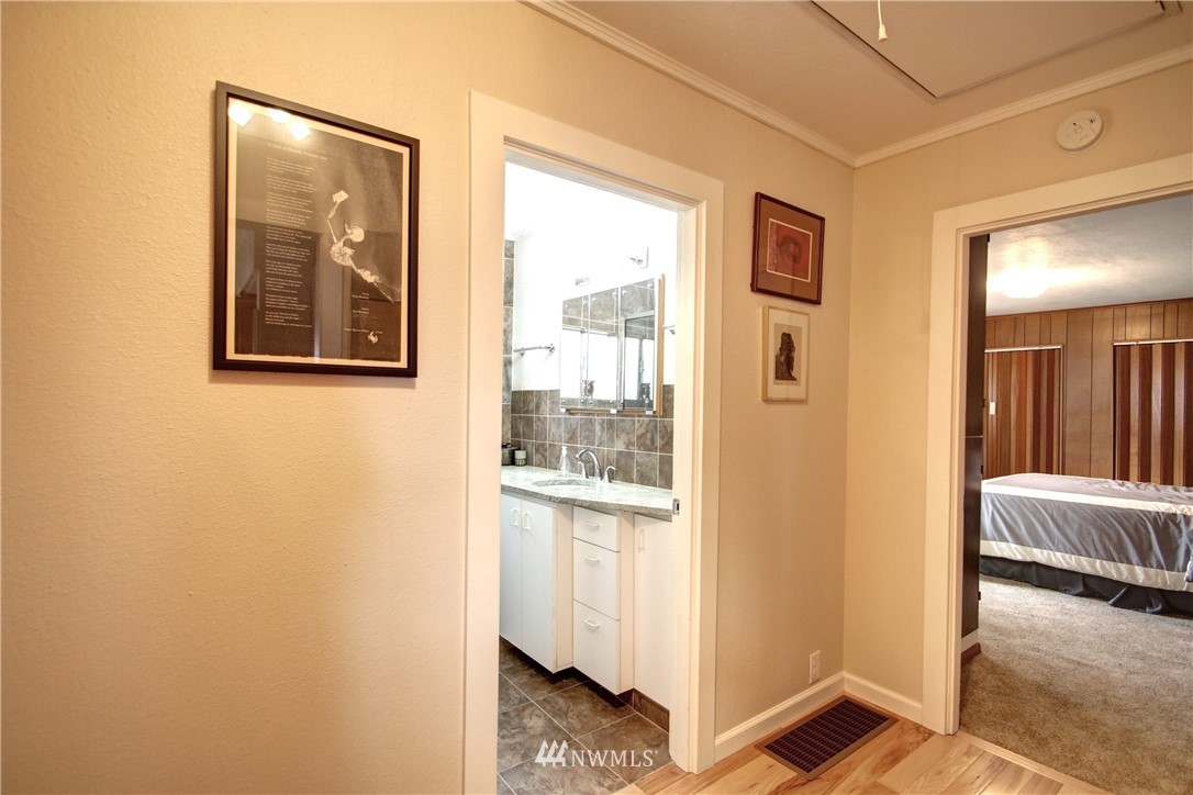 803 38th Street Anacortes, WA 98221 - Photo 15 of 25 Gallery Image 15
