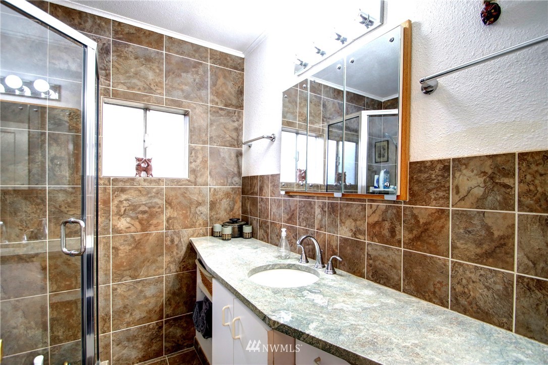 803 38th Street Anacortes, WA 98221 - Photo 18 of 25 Gallery Image 18