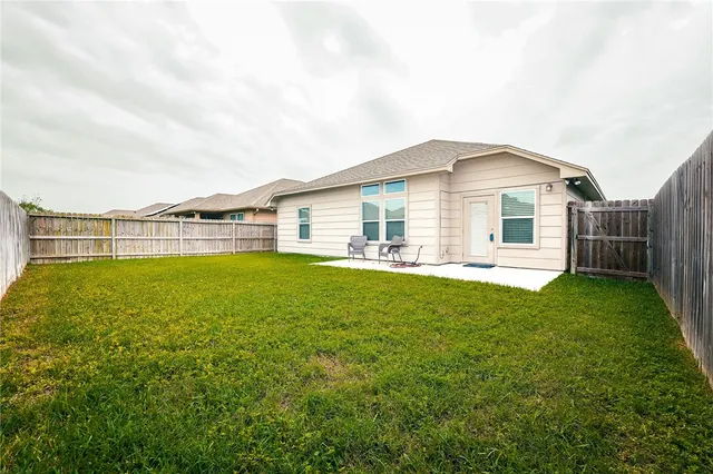 a view of outdoor space yard and balcony