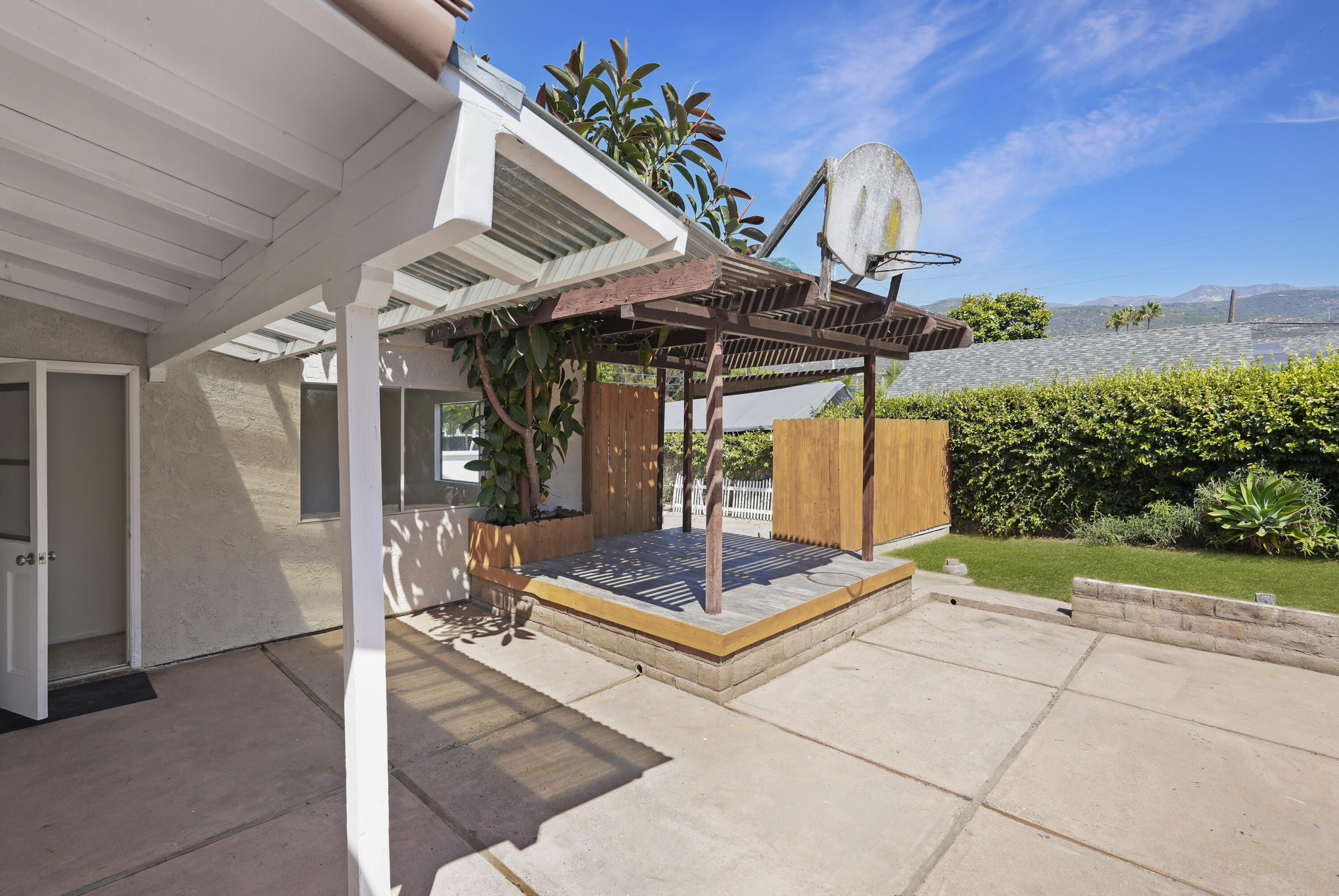 5004 Alvarado Road Carpinteria, CA 93013 - Photo 17 of 19 A 17