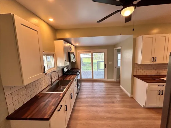 $200,000 | 1377 Perry Highway, Mercer, PA 16137
