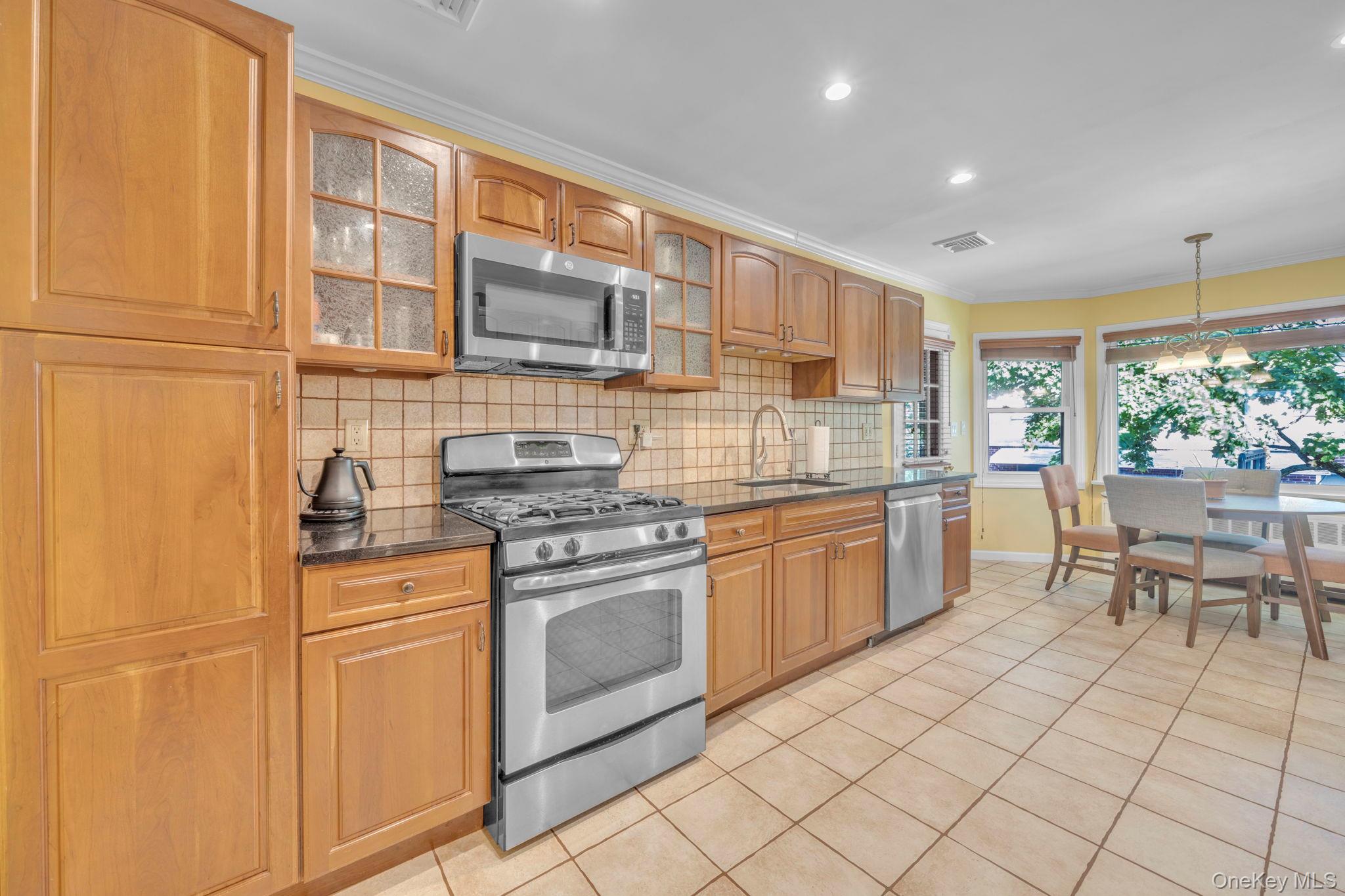 46 Audrey Road Westbury, NY 11590 - Photo 5 of 20