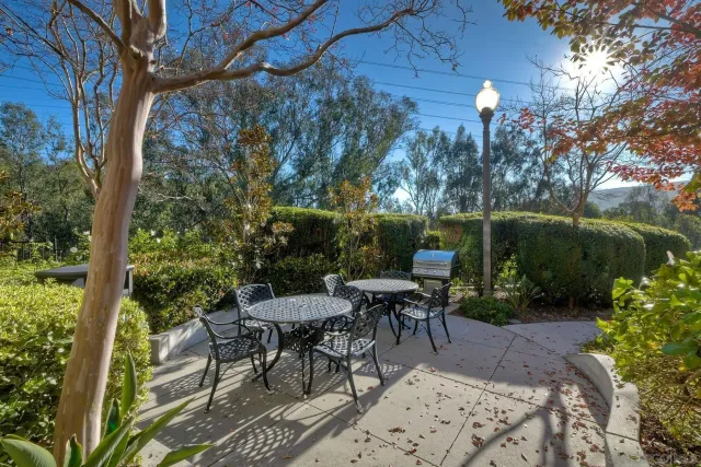 a picture of a very nice looking hallway