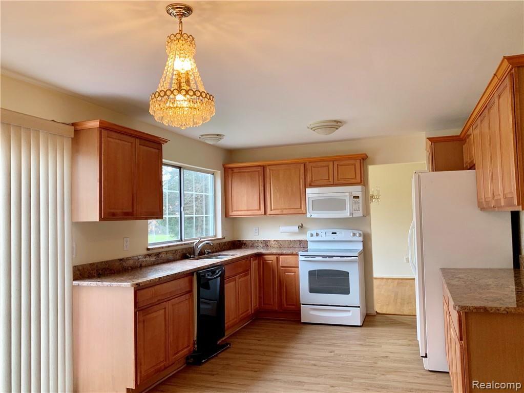 36213 Fredericksburg Road Farmington Hills, MI 48331 - Photo 12 of 29