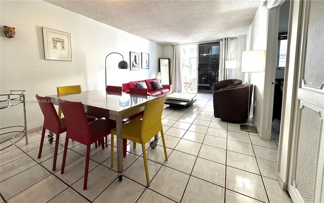 $2,100 | 1665 Bay Road, Unit 316, Miami Beach, FL 33139
