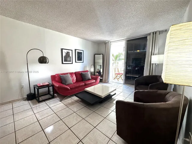 $2,100 | 1665 Bay Road, Unit 316, Miami Beach, FL 33139