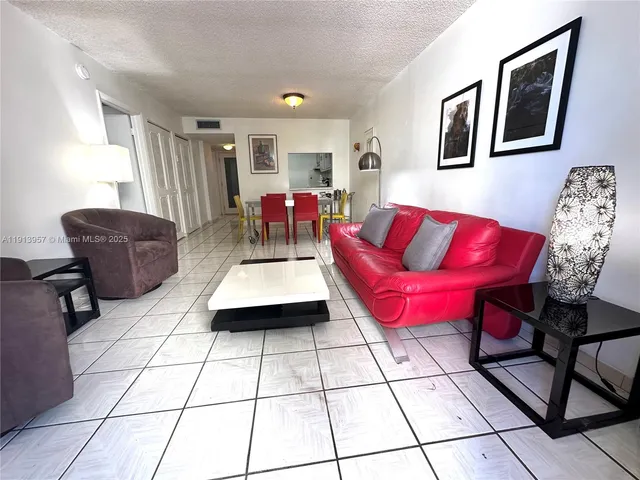 $2,100 | 1665 Bay Road, Unit 316, Miami Beach, FL 33139